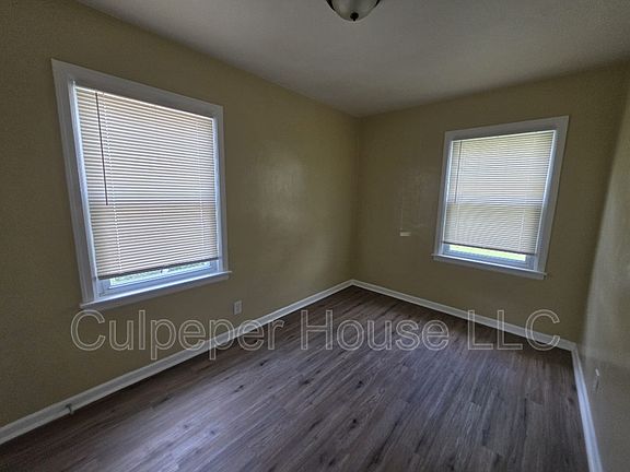 5th image of 1030 Hawk St