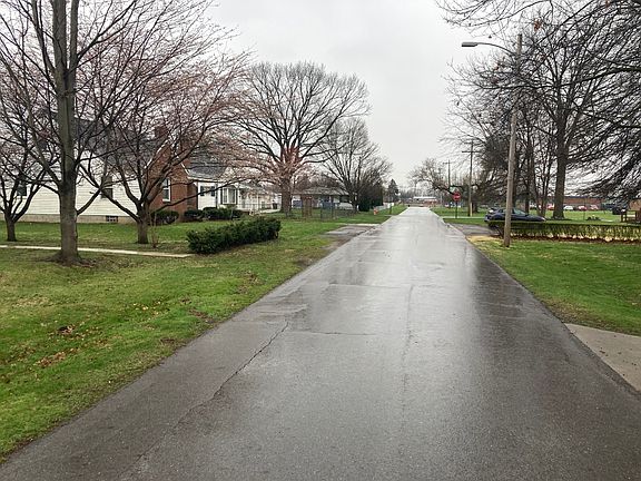 5th image of 2853 Thorndale Ave