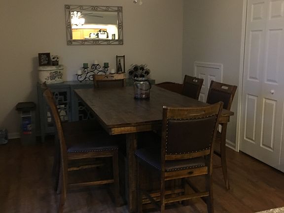 Spacious dining room 