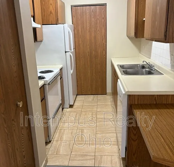 7464 Huntington Dr #1 — Photo 2