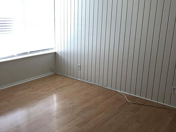 3rd image of 3805 Burton Pl