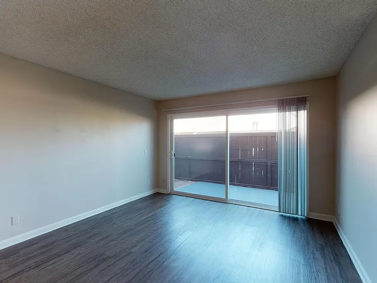 Huntington Vista — Photo 45