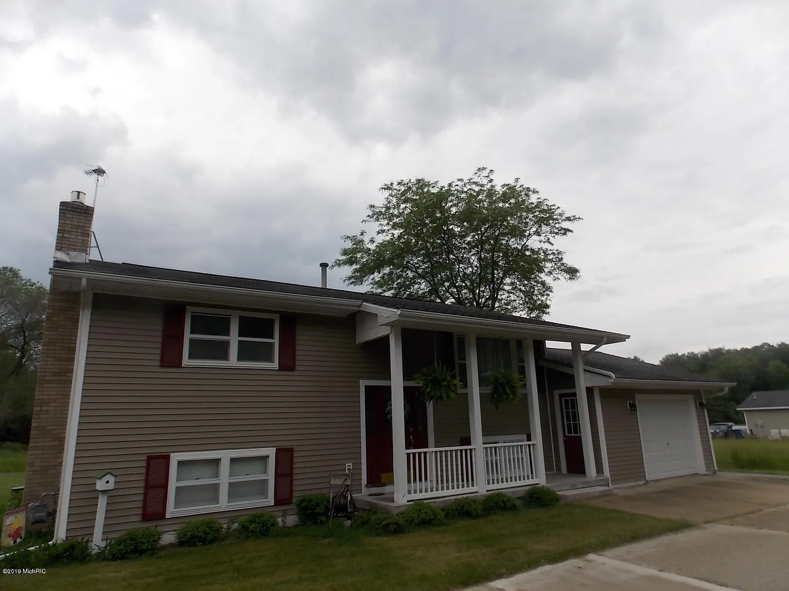 1107 Lincoln Dr photo 1