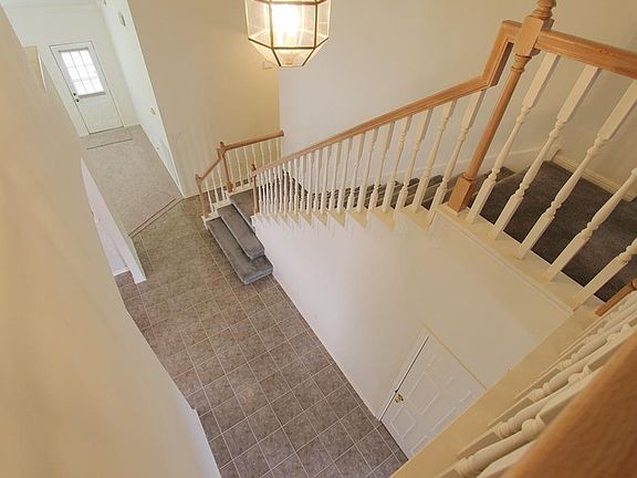HIGH CEILINGS.