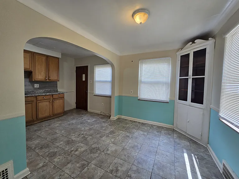 15205 Maplewood Ave — Photo 11