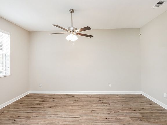 5th image of 9138 Savannah Grove Ln