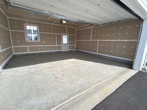 3rd image of 3246 Charleston Blvd