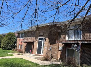 920 Meadows Dr #6, Freeport, IL 61032