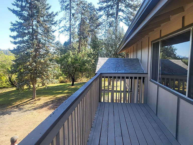 1688 NE Lynda Ln — Photo 17