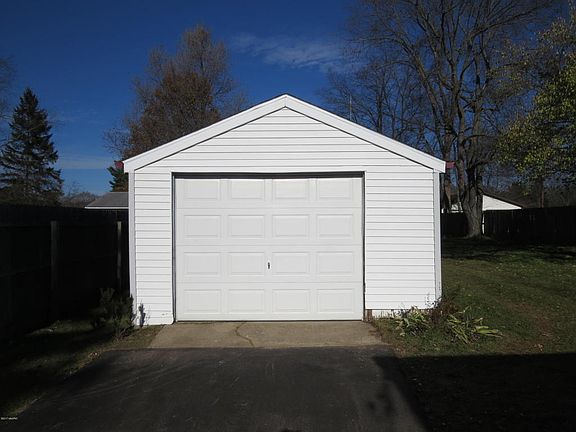 4th image of 192 Taylor Ave