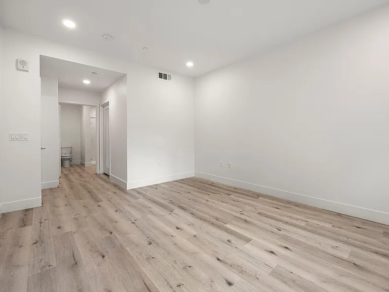 1210 Nolita — Photo 21