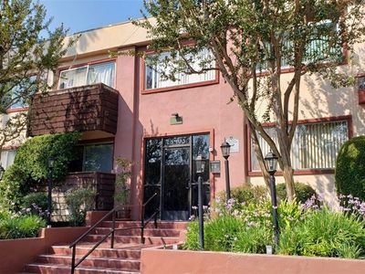 5403 Newcastle Ave APT 30, Encino, CA, 91316