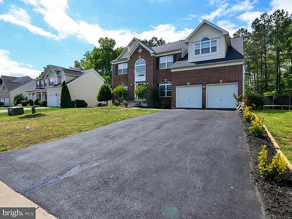 3rd image of 4066 Chatham Dr