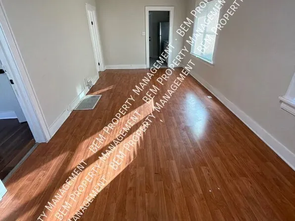 2305 E 41st St, Kansas City, MO 64130