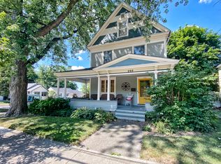 203 N Washington Ave, Batavia, IL 60510