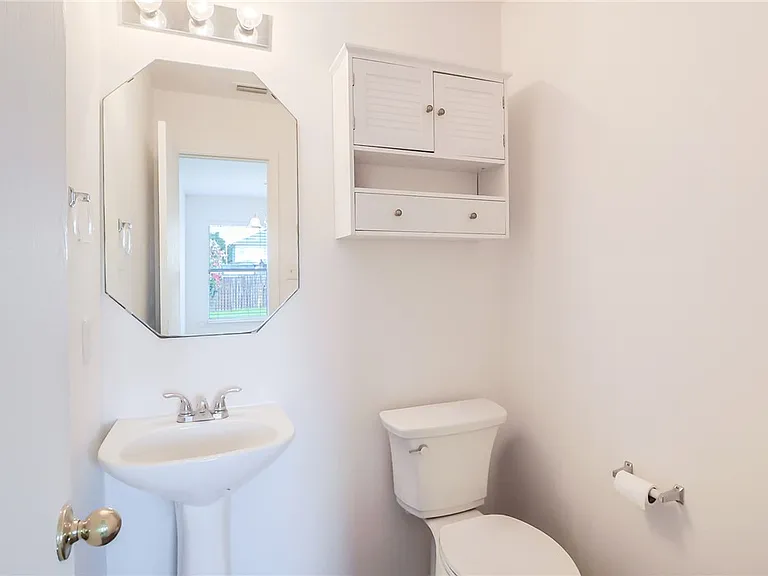 15125 Meredith Ln — Photo 8