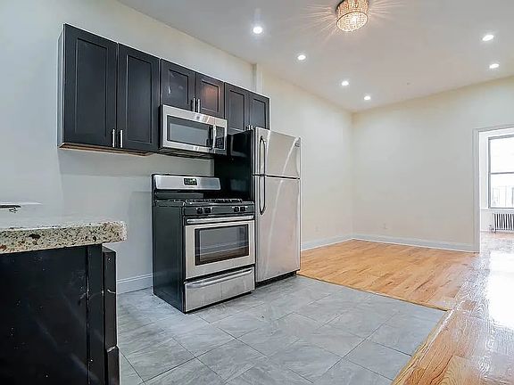 5th image of 433 Rogers Ave #126