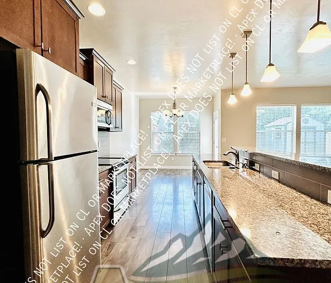 801 E Ionia Dr — Photo 9
