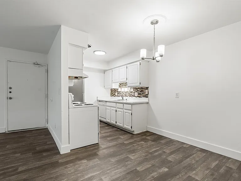 French Quarter Apartments — Photo 1