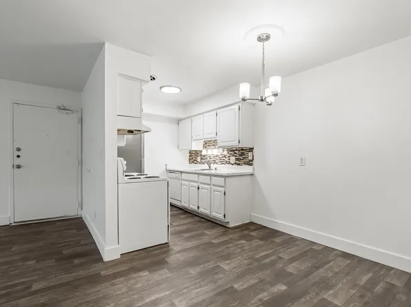 French Quarter Apartments