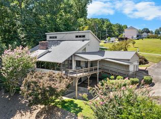 3910 6th St NW, Hickory, NC 28601