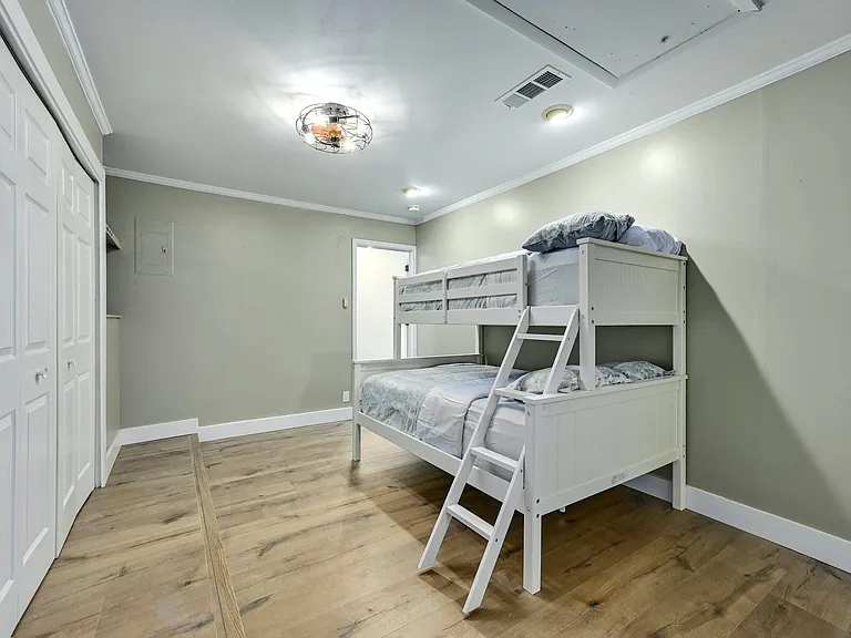 1807 Krizan Ave — Photo 25