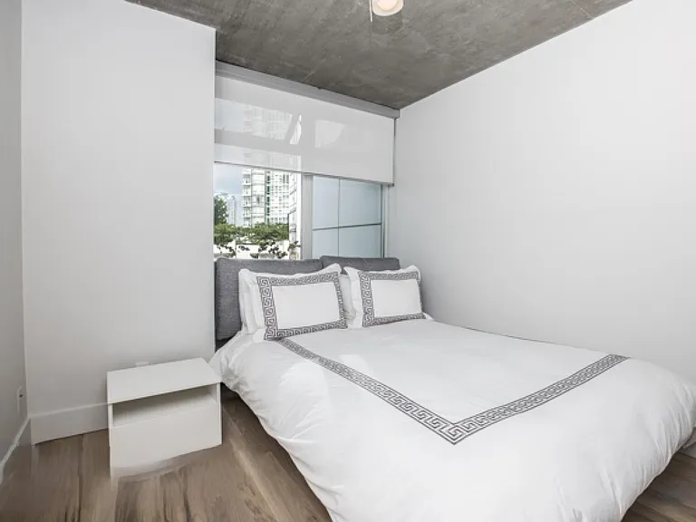 1111 Marinaside Cres #THN — Photo 16