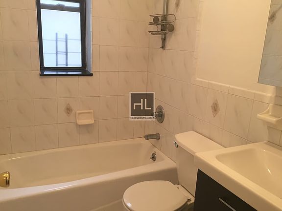3rd image of 4004 36th Ave APT 1B