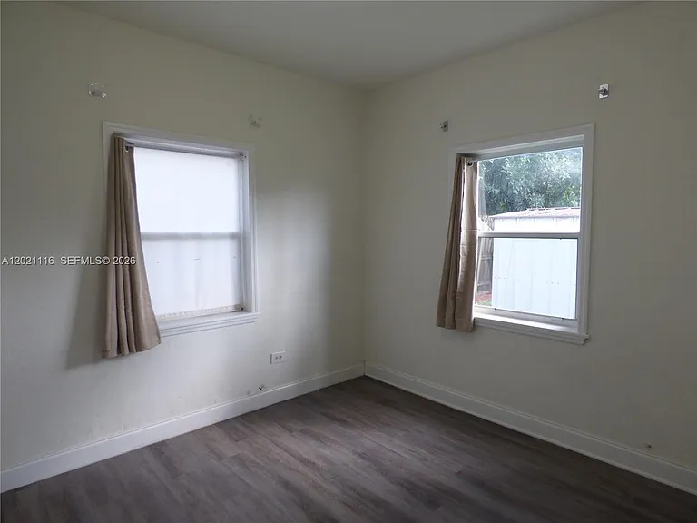 2148 NE 182nd St — Photo 27