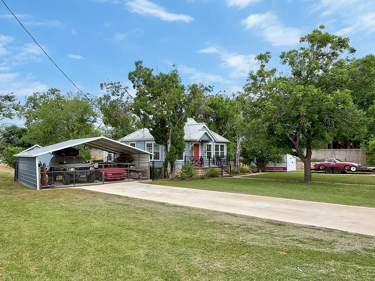2120 Leander St — Photo 4
