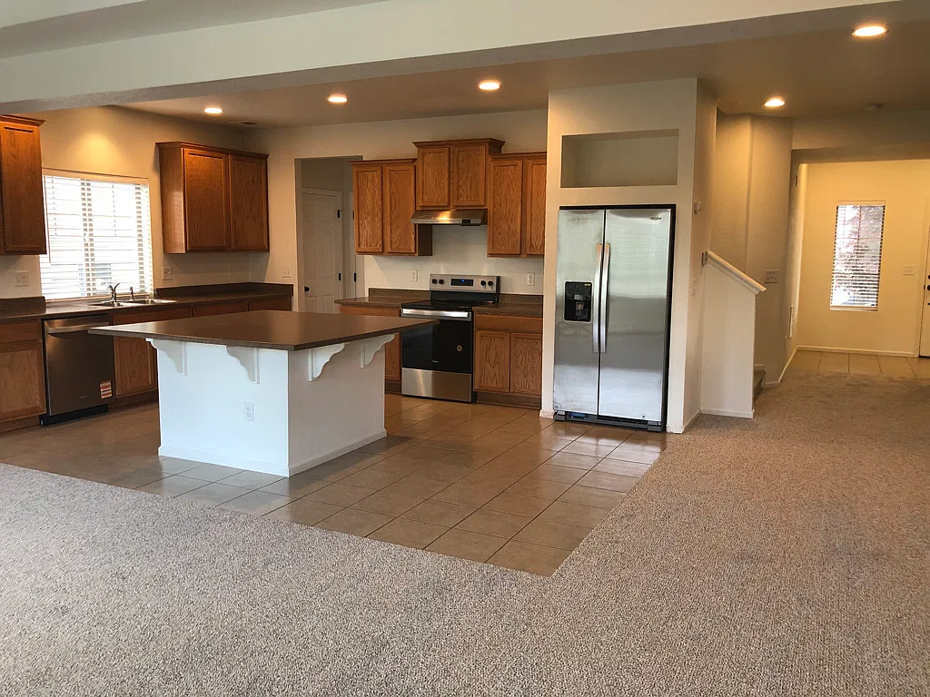 3 bed, 2.5 bath, 2321 sqft, $3,200 — Photo 4