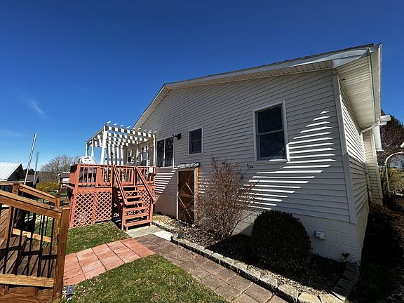 5th image of 276 Goheen St