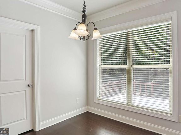 4th image of 1400 Roswell Manor Cir