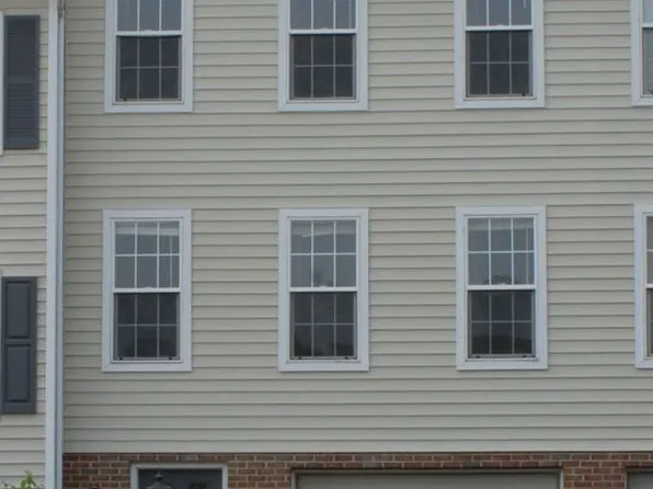 2858 Woodmont Dr, York, PA 17404