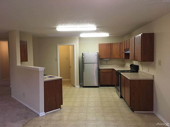 2nd image of 360 Parkview Dr