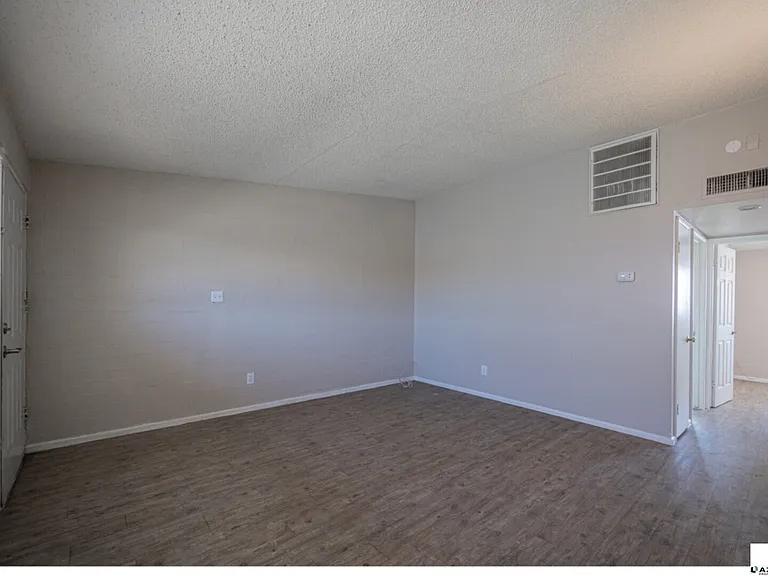 2139 W Devonshire Ave #4 — Photo 6