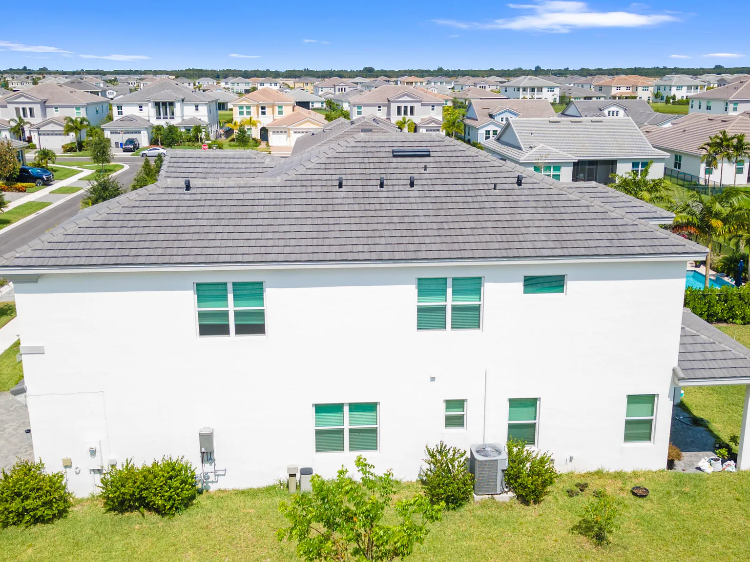 5 bed, 4.0 bath, 3330 sqft, $4,350 — Photo 4