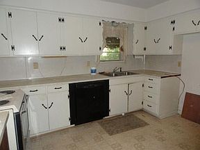 3rd image of 905 Brown St
