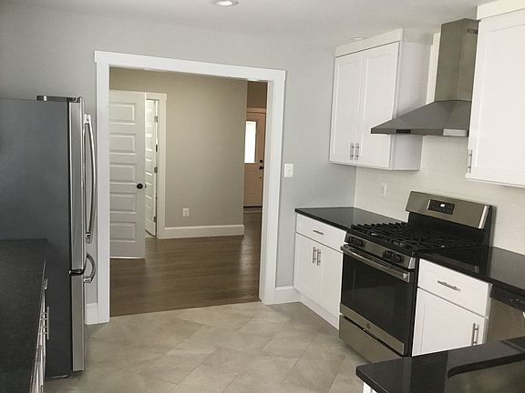 3rd image of 22910 Lawrence Ave