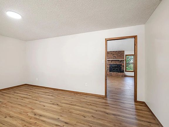 4th image of 3219 S Elmira Ave