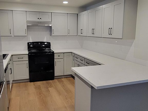 4th image of 2480 Lund Ave SE