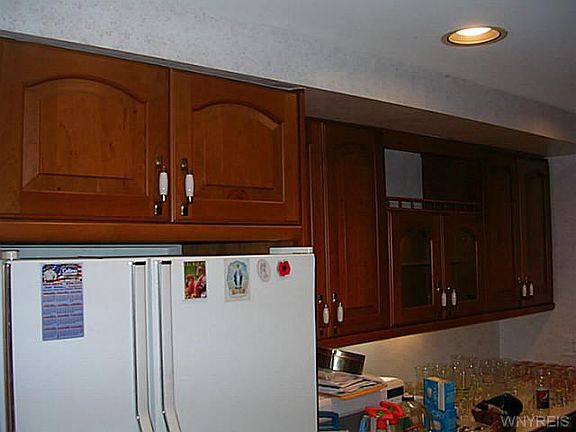 3rd image of 188 Elmsford Dr