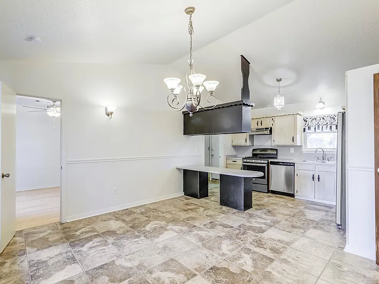 3811 Bennett Dr — Photo 9