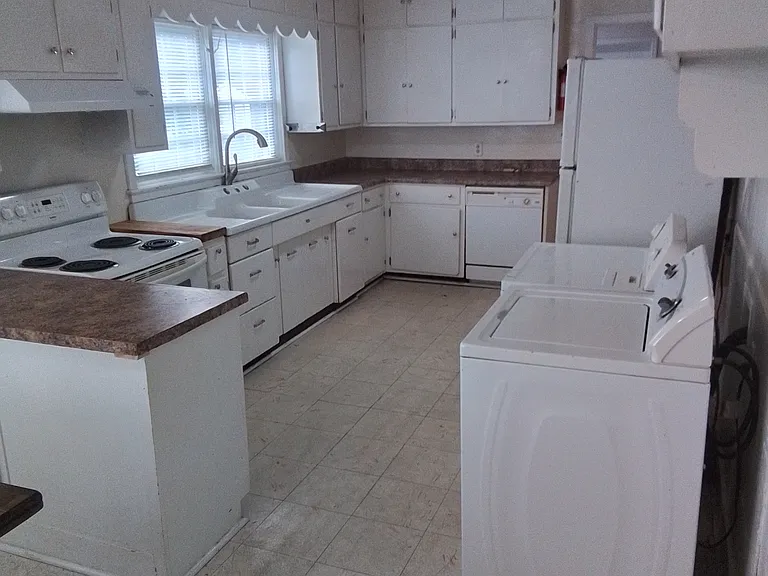 3006 12th Ave — Photo 2