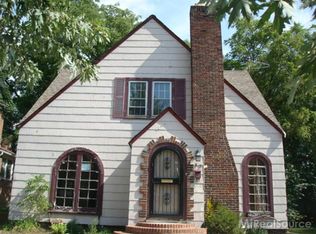 32 E Iroquois Rd, Pontiac, MI 48341