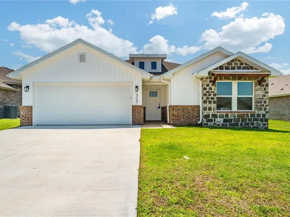 1717 Edwards St, Pea Ridge, AR 72751