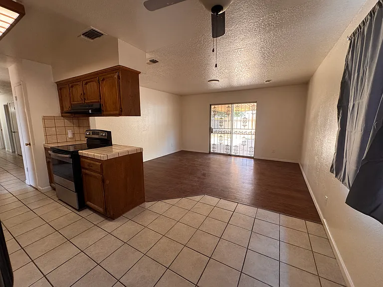 4445 N Emerson Ave — Photo 13
