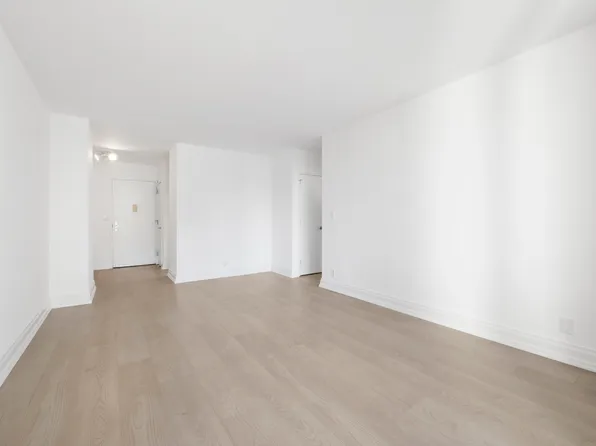 212 East 47th Street image 2 of 6