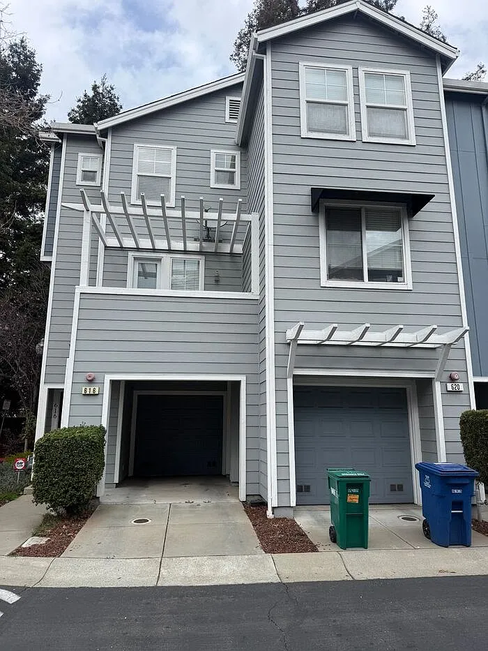 616 Arcadia Dr photo 1