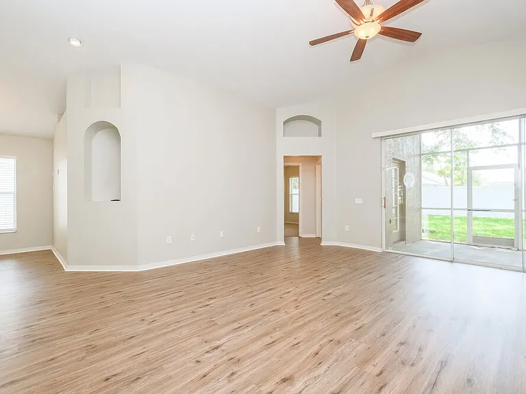 9339 Hidden Water Cir — Photo 3